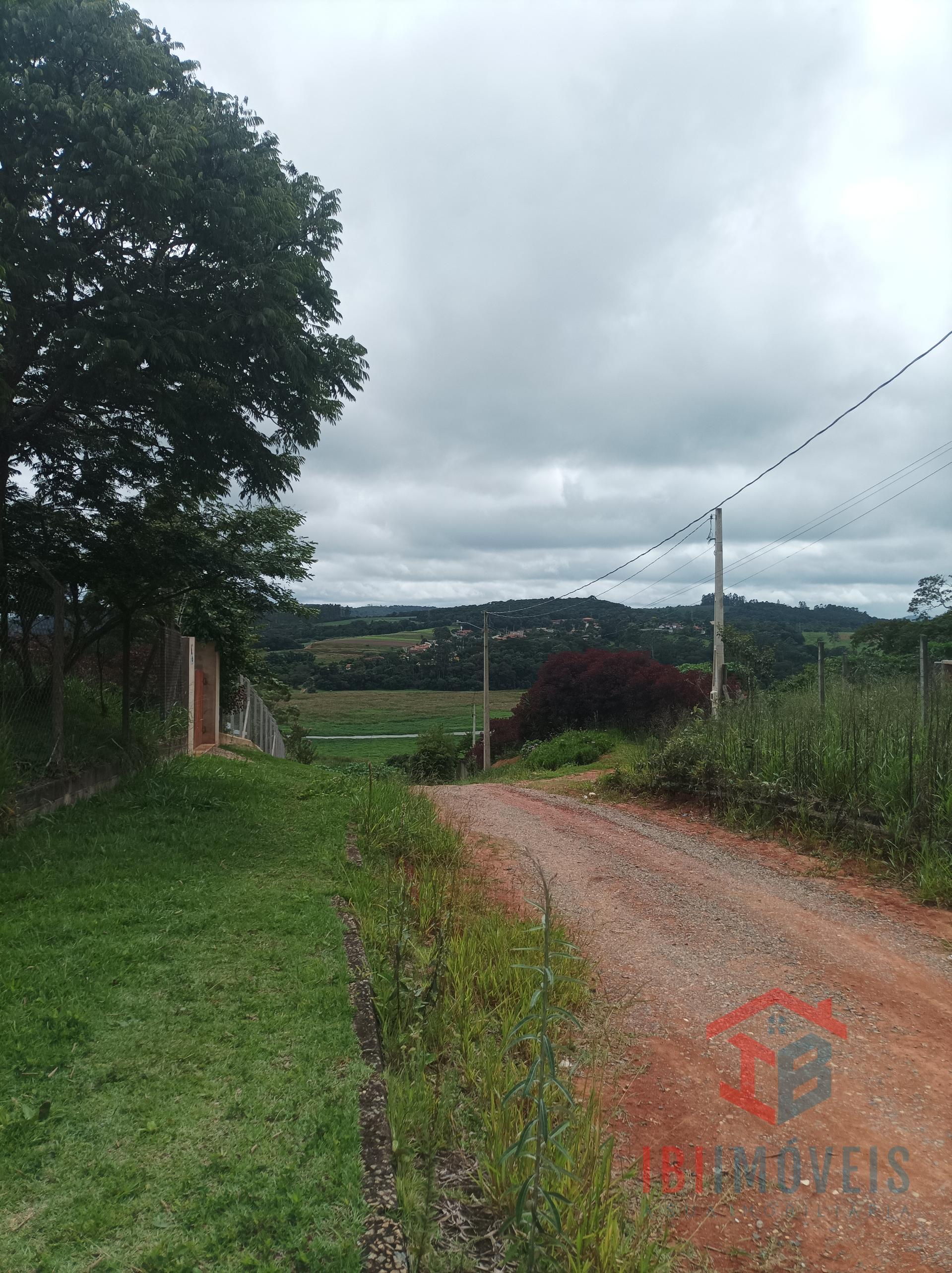 TERRENO COM ÓTIMA TOPOGRAFIA. REALIZE O SONHO DA SUA CHÁCARA E...